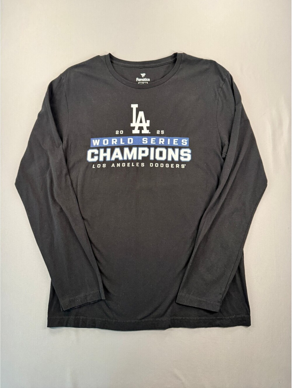 Los Angeles Dodgers 2025 World Series Champions Long Sleeve Shirt M